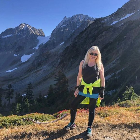 Meet your Posher, Julie - Picture 1 of 4